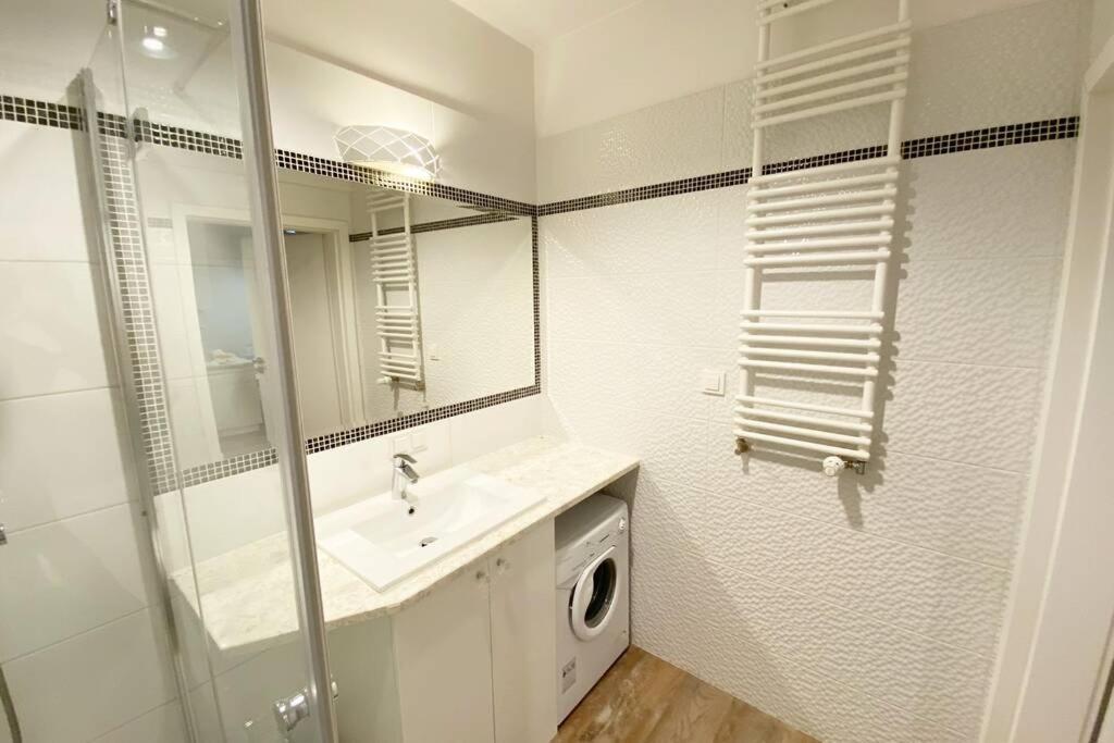 Exclusive 2Br! Apartment Near City Center +Netflix Varšava Exteriér fotografie