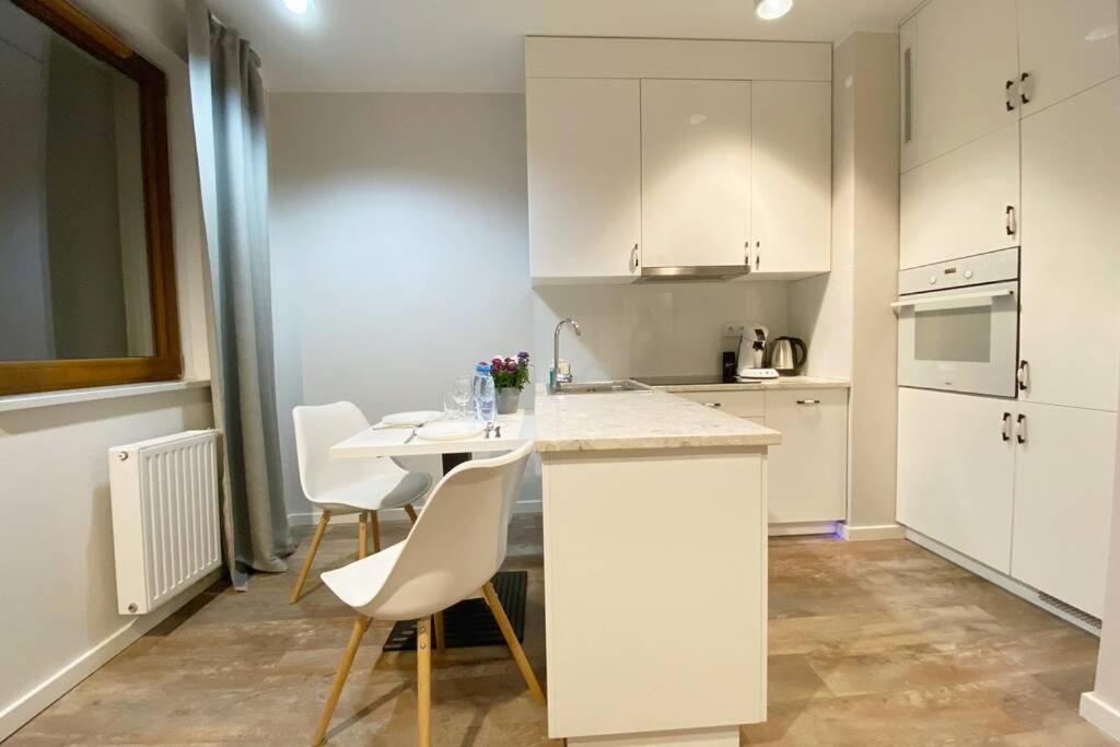 Exclusive 2Br! Apartment Near City Center +Netflix Varšava Exteriér fotografie